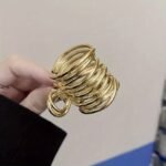 A Magical And Stylish Hair Clip With A Simple And Sophisticated Design, Perfect For Creating A Fashionable And Elegant Look. - Image 7