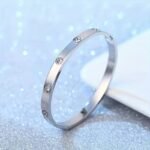 1 Classic Versatile Elegant Temperament Bracelet Gift Bracelet - Image 4