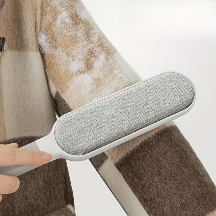 A Double-Sided Brush For Collecting Pet Hair And Dust, Designed For Manual Electrostatic Cleaning. Made From Durable Polypropylene, It Can Be Used On Clothing, Sofas, Furniture, Bedding, And Carpets Without The Need For Electricity. - Image 7