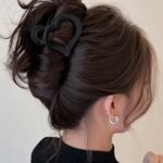 A Set Of 1/2/4 Heart-Shaped Hair Clips - Cute And Minimalist Plastic Hair Accessories For Women, Medium-Sized With Strong Grip And Durability, Perfect For Hairstyle Matching. - Image 4