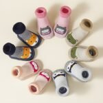 A Pair Of Thickened Cartoon Mid-Tube Anti-Slip Toddler Shoes For Autumn And Winter