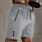 A Pair Of Men'S Casual And Minimalist Style Comfortable Shorts, Featuring Letter Print Pockets And Drawstrings, Suitable For Summer Outdoor Fitness Wear, Quick-Drying Comfortable Shorts With Slightly Stretchy Elastic Waistband And Drawstring, Ideal For Gym Workouts In The Summer.