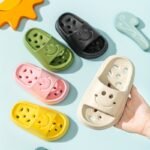 New Joyful Face Hollow Youngsters'S Slippers, Fashionable And Cute Eva Beach Shoes With Open Toes, Breathable And Handsome Sandals For Indoor Bathroom, Non-Slip Quick-Drying Outdoor Garden Lightweight Soft Comfortable Travel Shoes All Seasons - Image 2