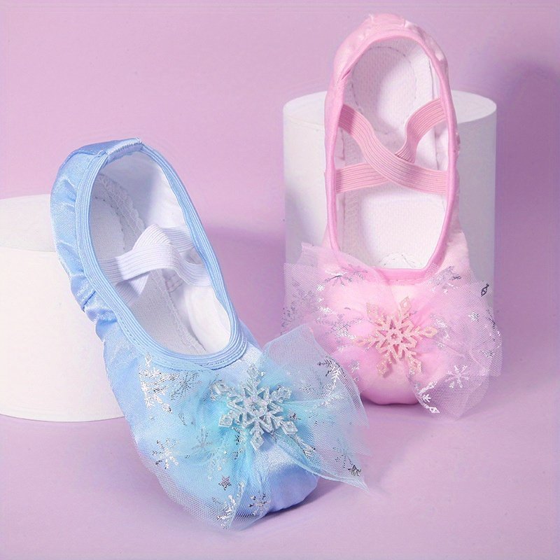 product-open-2024-10-11-1728638948120-9b084ec026164a3092ca749ec45e7d11-goods.jpeg Adorable Princess Dance Shoes For Youngsters, Soft Sole Ballet Shoes For Girls, Chinese Dance Training Cat Claw Shoes - Image 1
