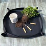 1Pc, Plant Pot Mat For Indoor Plants And Soil Control, Thickened Foldable Succulent Potting Pad, Green Portable Gardening Mat, Replanting Mat, Folding Garden Kneeler, Square-Shaped Portable Gardening Repotting And Watering Mat - Image 3