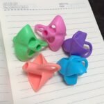 5Pcs Student Pencil Holder Corrector Set For Kindergarten Primary School Students Writing Corrector Soft Rubber Writing Posture Pencil Holder, Handwriting Correction, Comfortable Grip, Childfriendly Design, Smooth Texture, Nonslip Holder - Image 8