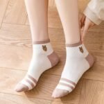 Five Pairs Women'S Cute Bear Socks - Soft Animal Pattern Short Socks In Beige, Brown, And White Stripes, Perfect For Casual Attire, Cute Socks - Image 4