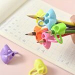 5Pcs Student Pencil Holder Corrector Set For Kindergarten Primary School Students Writing Corrector Soft Rubber Writing Posture Pencil Holder, Handwriting Correction, Comfortable Grip, Childfriendly Design, Smooth Texture, Nonslip Holder - Image 9