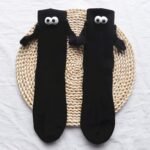 1 Pair/2 Pairs Magnetic Couple Socks For Women - Cute Geometric Face Design Matching Socks With Magnetic Clasp, Funny Novelty Gift For Couples, Trendy Viral Social Media Outfit Accessories, Cute Socks, Playful Fashion Accessory, Unique Texture Pattern - Image 3