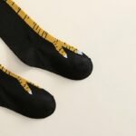 1 Pair Of Men'S Fun Chicken Claw Crew Socks - Comfy & Stylish, Black With White & Yellow Accents, Polyester-Spandex Blend, Perfect For Casual Wear - Image 4