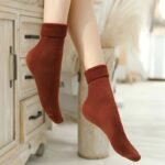 Autumn And Winter 4-Pair Pack Women'S Vertical Stripe Fleece-Lined Thick Snow Socks Mid-Calf Warm Floor Socks - Image 6