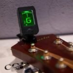 Clip On Guitar Tuner Electronic Clip On Tuner For Most String Instruments Easy Reading Accurate Tuning Tuner Clip For Guitar Green When The Tone Is Accurate, Blue When It Is Inaccurate - Image 7