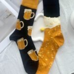 1 Pair Chaozhu Beer Lover Socks - Fun Couples Gift For Men & Women, Extended Mid-Calf Brewing Socks With Beer Mug Designs, Black & Mustard - Hand Wash Only Casual Party Casual Attire, Themed Apparel, Quirky Pattern, Soft Fabric, Sock Collectors - Image 2