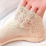 5 Pairs Of Lace-Trimmed Women'S Socks For Spring And Summer, Featuring Short Mesh Socks With Large Roses, Lightweight Boat Socks For The Summer. - Image 8