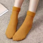 Autumn And Winter 4-Pair Pack Women'S Vertical Stripe Fleece-Lined Thick Snow Socks Mid-Calf Warm Floor Socks - Image 4
