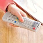 1Pc Clear Remote Control Case With Storage Shelf - Transparent Dustproof Protective Cover, Scratch-Resistant Tv/Air Conditioner Remote Protector Sleeve, Precise Button Cutouts & Fit For Home Theater, Gaming Consoles, Media Players (No Batteries/Electronics), Minimalist Design, Flexible Material, Highquality Protector, Av Enthusiasts
