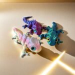 One Piece 3D Printed Gradient Rainbow Color Chameleon Print Model With Realistic Eyes - Perfect Gift For Friends And Family - Artistic Desktop Decoration - Flexible Limbs - Suitable For Parties And Outdoor Displays - Fish Tank Decoration, Mutual Gifts, Christmas Gifts, Valentine'S Day Gifts (Eye Colors Are Random